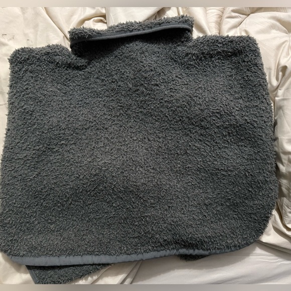 Skims Cozy Gray Fleece Pullover - Picture 4 of 4